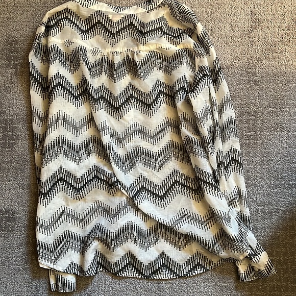 J. Crew Black & Ivory Patterned Sheer Blouse medium - Picture 4 of 4